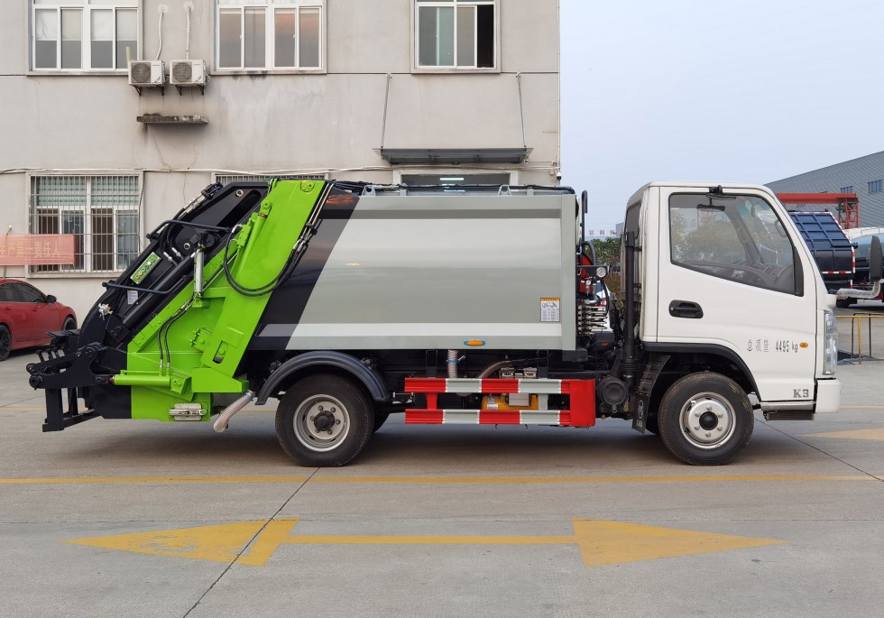 凯马蓝胖5.5方压缩垃圾车