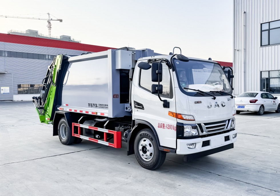 江淮V57.5方压缩垃圾车