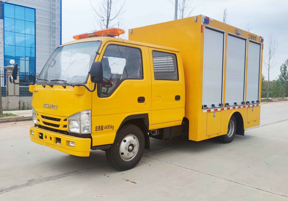 齐东方牌五十铃双排救险车-1000方排水量