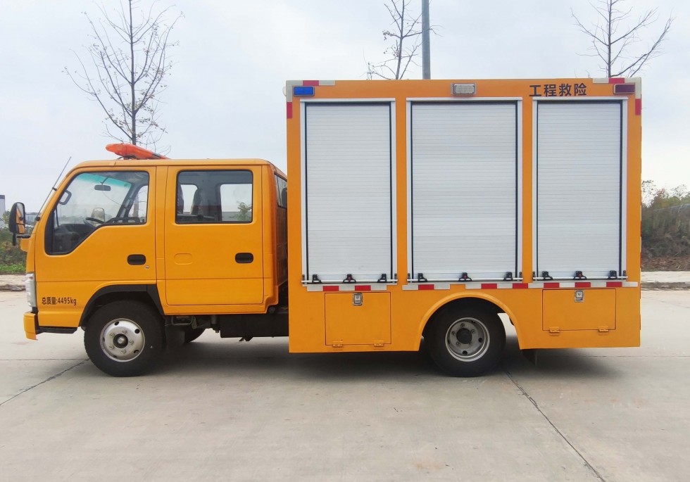齐东方牌五十铃双排救险车-1000方排水量