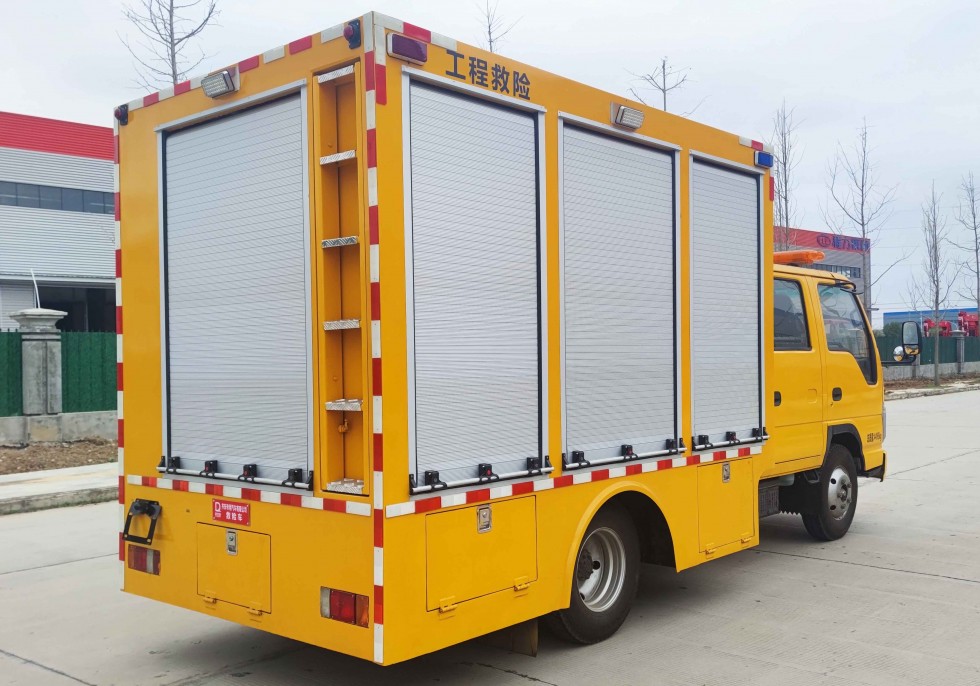 齐东方牌五十铃双排救险车-1000方排水量