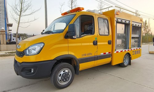 齐东方牌依维柯救险车-1000方排水量
