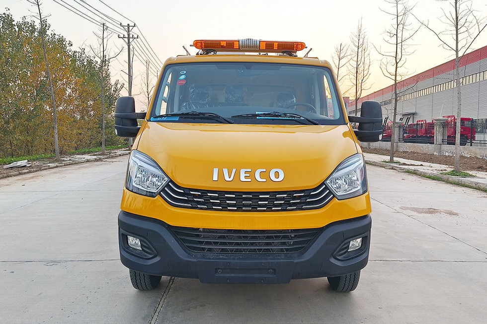 齐东方牌依维柯救险车-1000方排水量