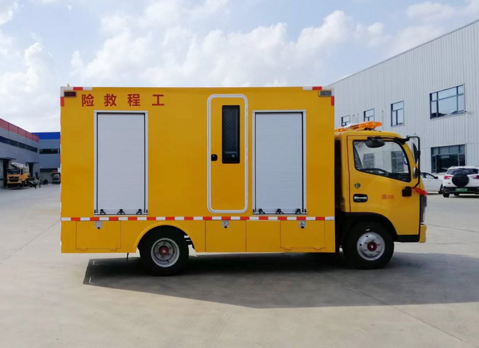 齐东方牌东风多利卡型救险车-2000方排水车