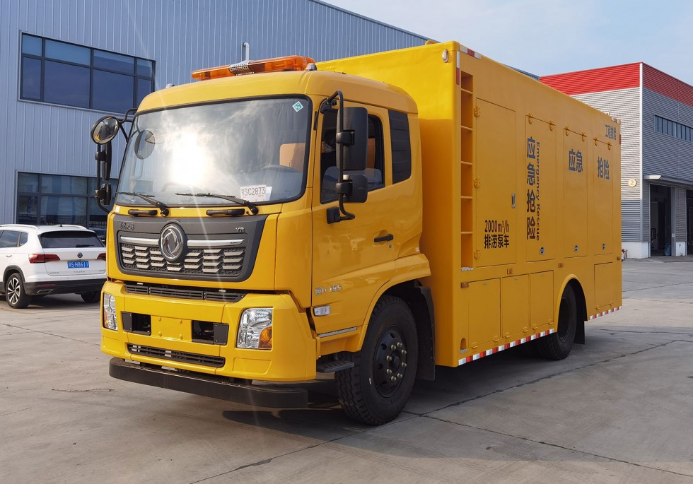 齐东方牌东风天锦救险车-3000方排水量