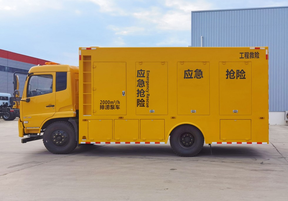 齐东方牌东风天锦救险车-3000方排水量