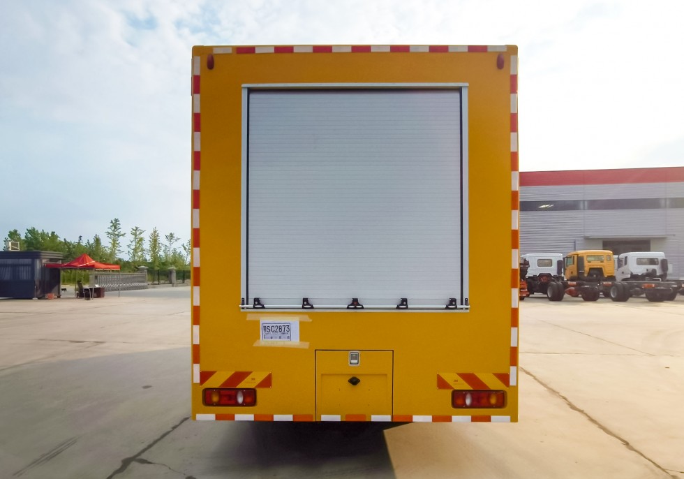 齐东方牌东风天锦救险车-3000方排水量