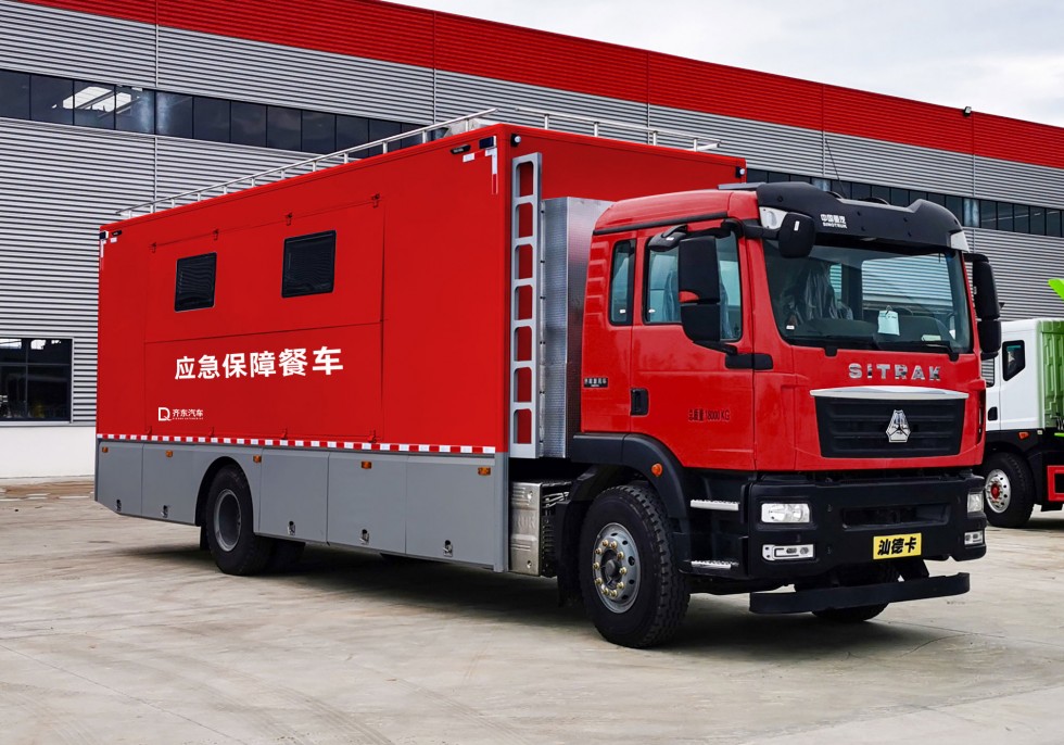 齐东方牌重汽汕德卡型餐车-可供300-500人餐饮