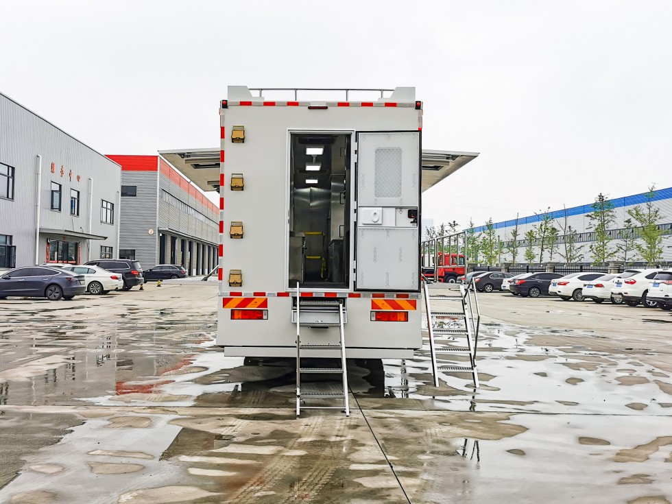 东风天锦餐车-可供300人就餐