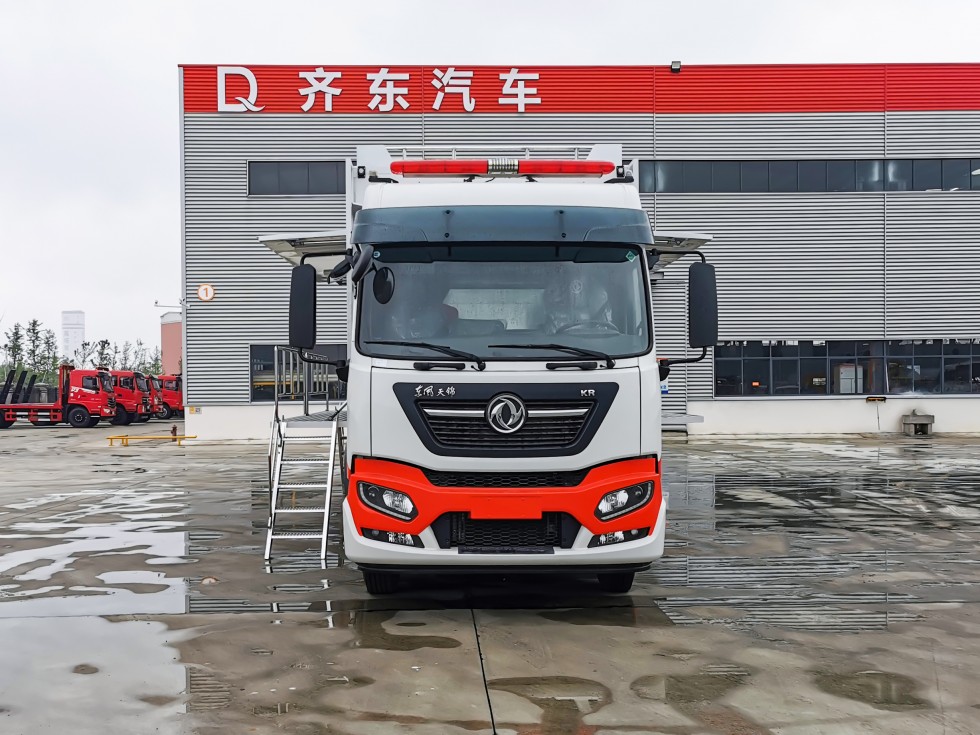 东风天锦餐车-可供300人就餐