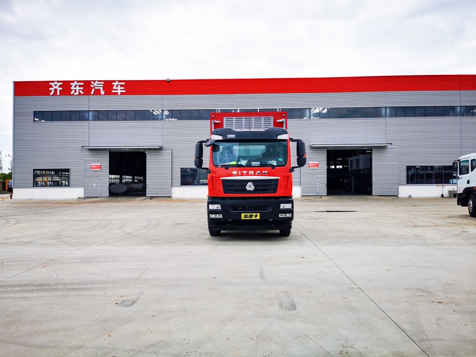 重汽汕德卡宿营车-32床