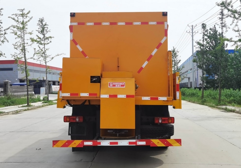 齐东方牌东风天锦除雪车-盐仓8方