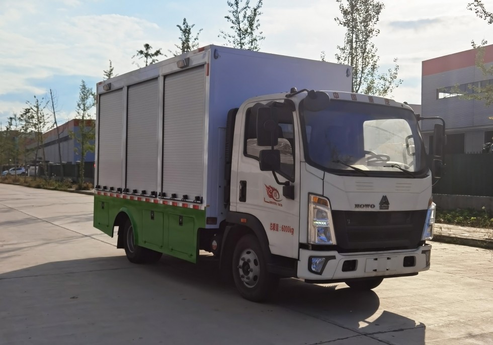 齐东方牌润滑油净化工程车