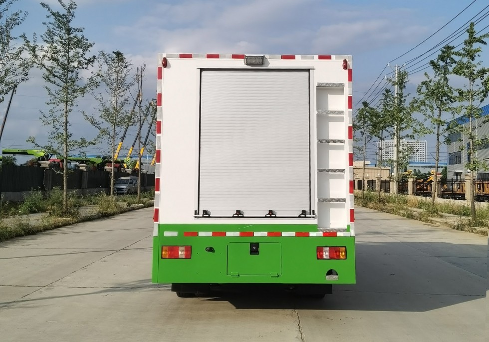 齐东方牌润滑油净化工程车