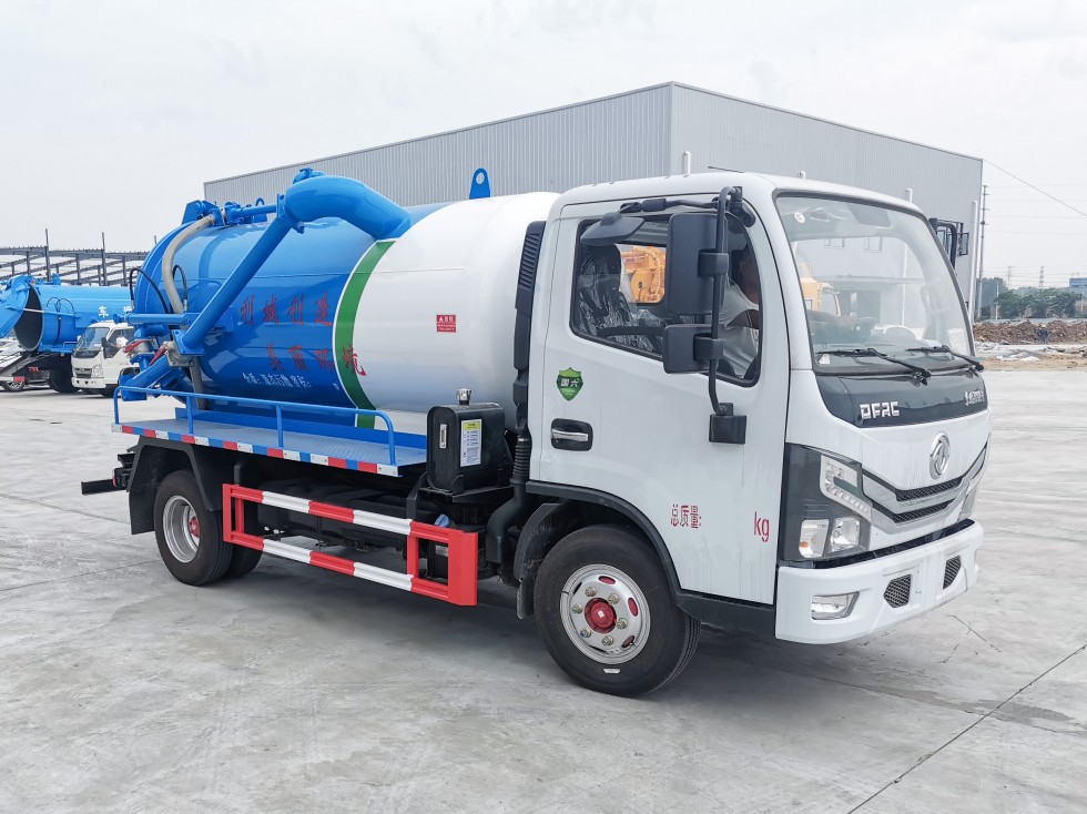 齐东方牌CLD5070GXWEQ6型吸污车