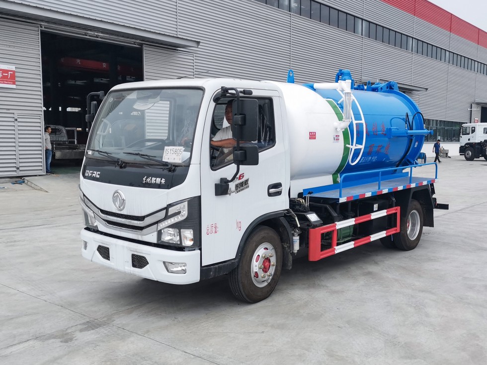 齐东方牌CLD5070GXWEQ6型吸污车