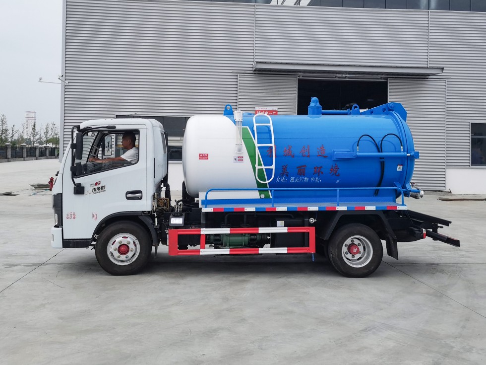 齐东方牌CLD5070GXWEQ6型吸污车