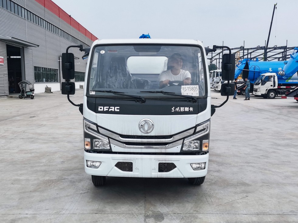 齐东方牌CLD5070GXWEQ6型吸污车