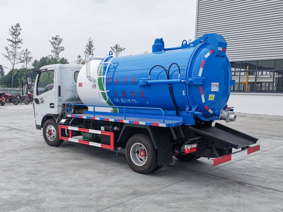 齐东方牌CLD5070GXWEQ6型吸污车